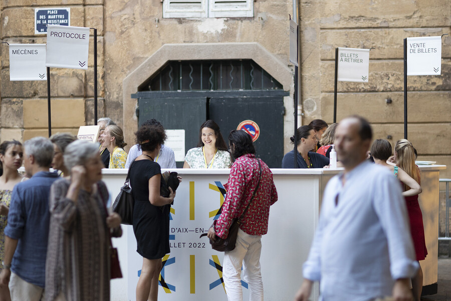 Public Archeveche 19 juillet 2022
