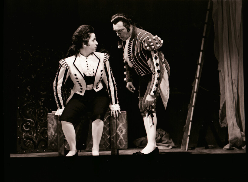 Teresa Berganza (Cherubino) et Gabriel Bacquier (Figaro) dans Le Nozze di Figaro